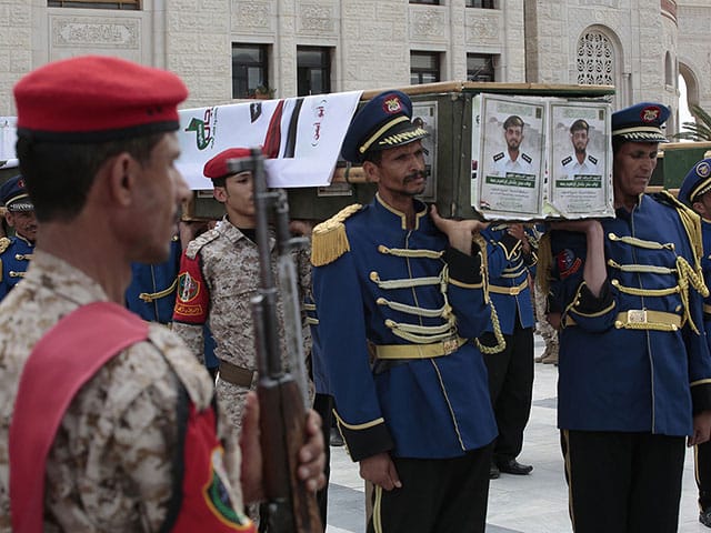 Houthi attack Israel on the day of funerals for its militants