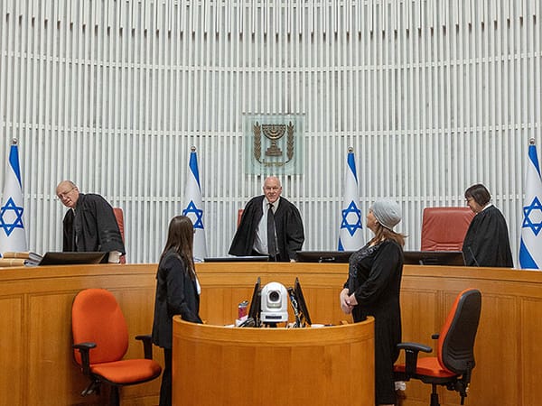 Israeli Bar Association joins 100-minute strike