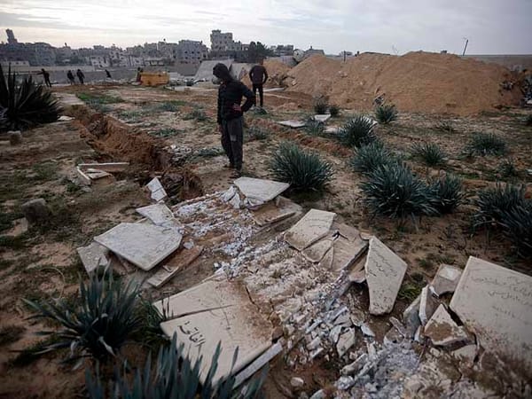 IDF searches for hostages' bodies at Khan Yunis cemetery