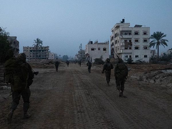 IDF strikes targets in the Strip and fights battles in Gaza City