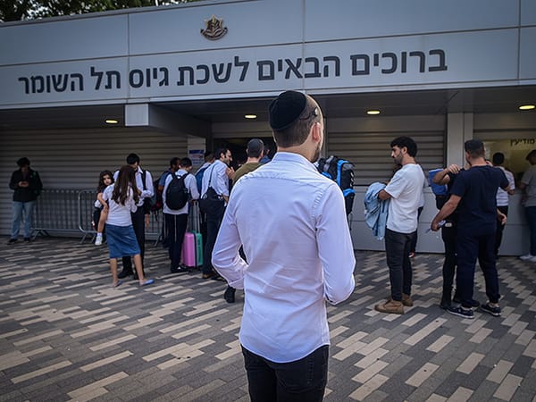 Likud MPs urge Netanyahu to pass conscription law