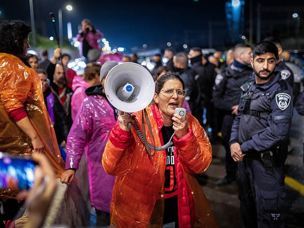 Hundreds of activists gather near Netanyahu's residence, demanding hostage deal