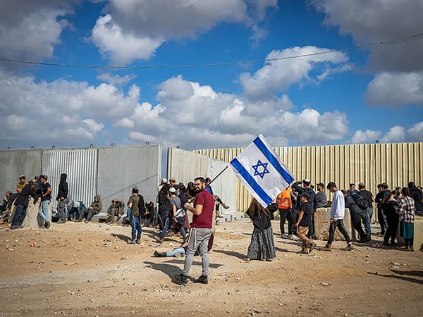 Protesters block Kerem Shalom checkpoint again, aid trucks turn back