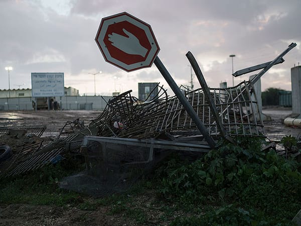 Israeli activists breach IDF checkpoint near Erez, enter Gaza