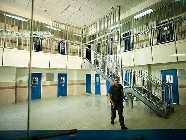 Netanyahu orders preparation of thousands of prison beds for new inmates