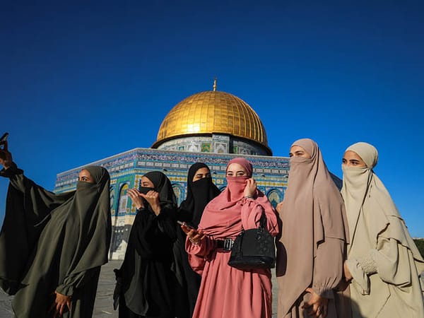 Palestinian sources: 35,000 people participated in prayers on Temple Mount