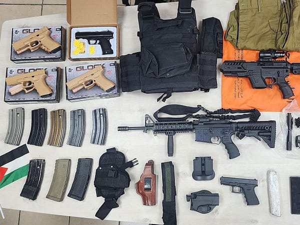 Two Arabs detained near Jerusalem with weapons and IDF uniforms