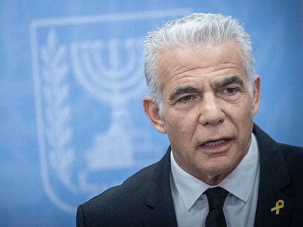 Lapid reiterates offer to aid government in approving deal