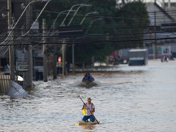 Brazil flood leaves nearly 100 dead