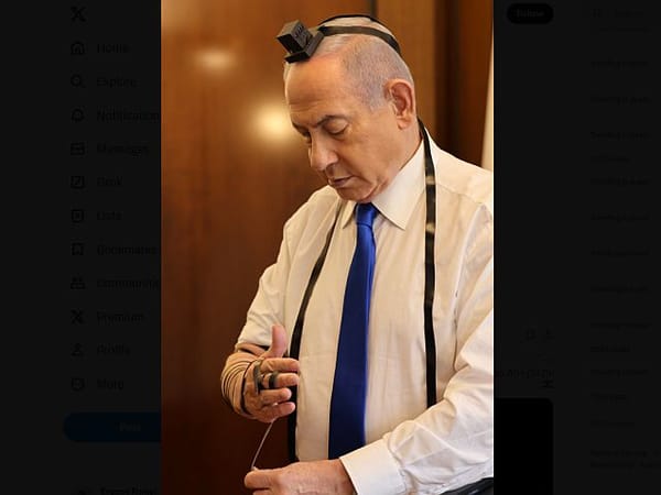 Netanyahu honors fallen soldier by wearing his Tefillin