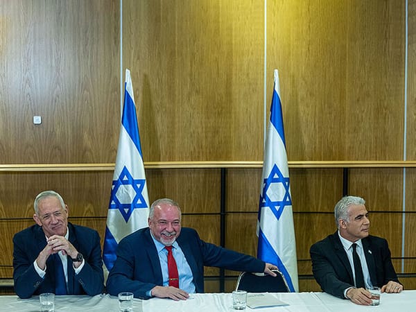 Lieberman calls on Lapid, Saar and Gantz to join forces to create coalition